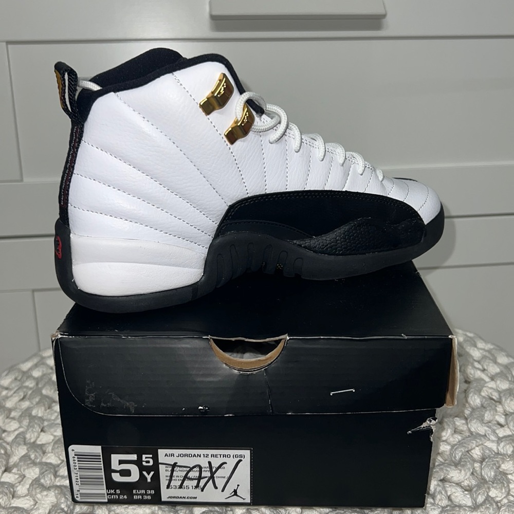 Like NEW Air Jordan 12 Retro (GS)